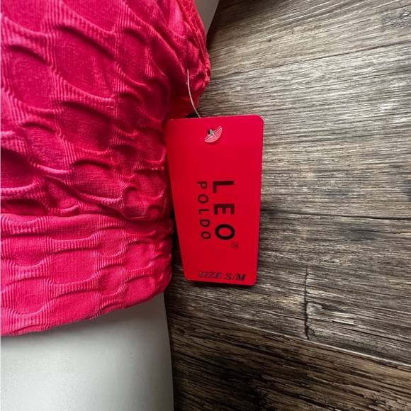 Leo Poldo Vibrant Coral Pink Textured Racerback Sports Bra with Breathable Mesh - Picture 7 of 7